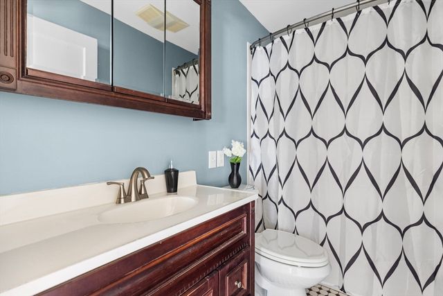 51 Hope St, Lincoln, RI 02865