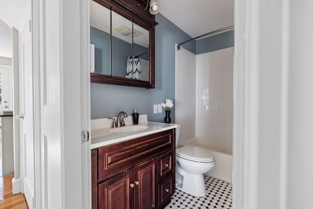 51 Hope St, Lincoln, RI 02865