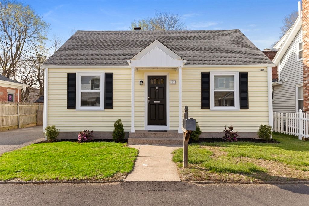 51 Hope St, Lincoln, RI 02865