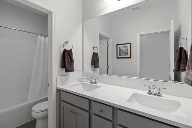 1815 St Croix Ct, Plumas Lake, CA 95961