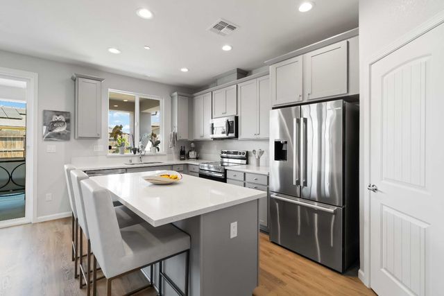 1815 St Croix Ct, Plumas Lake, CA 95961