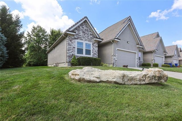 835 NE Lone Hill Drive, Lee's Summit, MO 64064