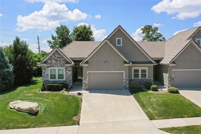 835 NE Lone Hill Drive, Lee's Summit, MO 64064