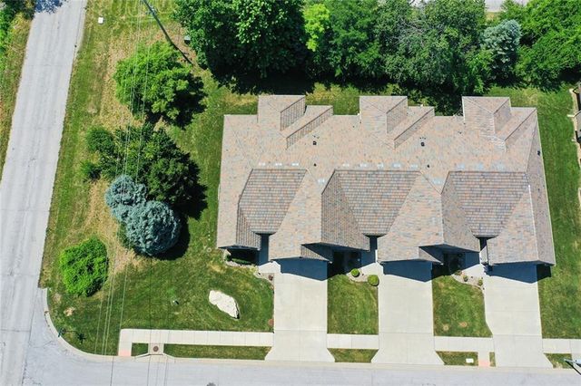 835 NE Lone Hill Drive, Lee's Summit, MO 64064