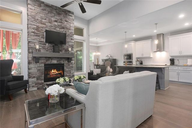 835 NE Lone Hill Drive, Lee's Summit, MO 64064