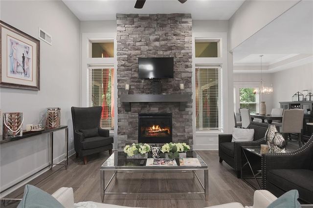 835 NE Lone Hill Drive, Lee's Summit, MO 64064