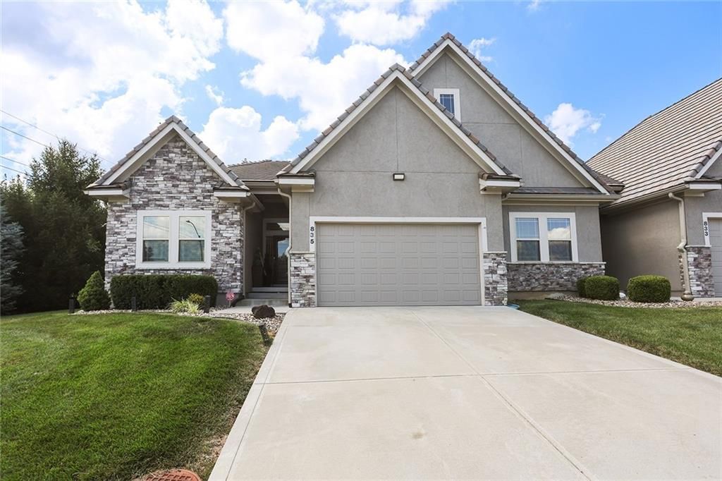 835 NE Lone Hill Drive, Lee's Summit, MO 64064