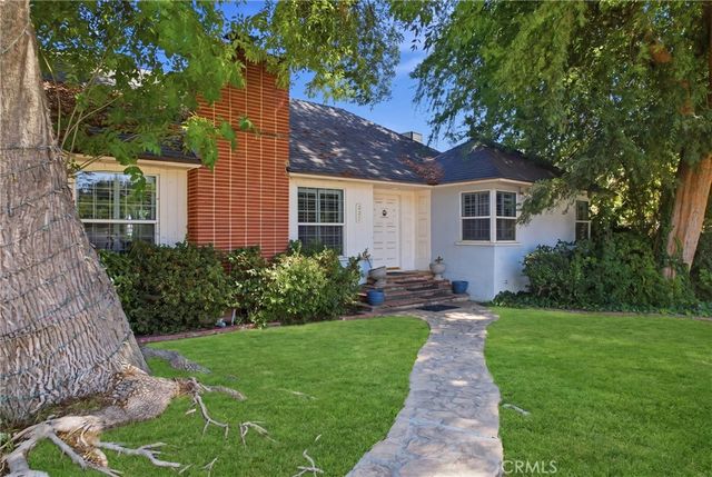 227 El Cerrito, Bakersfield, CA 93305