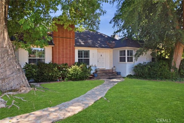 227 El Cerrito, Bakersfield, CA 93305