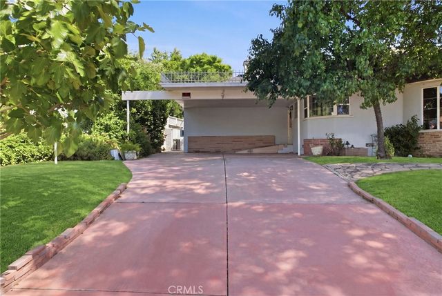 227 El Cerrito, Bakersfield, CA 93305