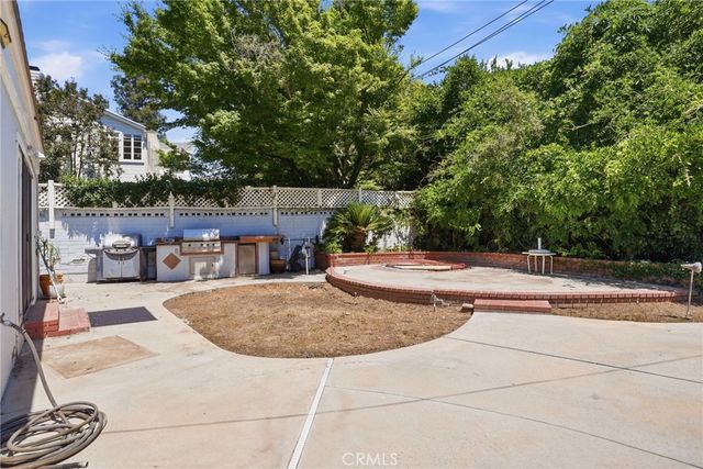 227 El Cerrito, Bakersfield, CA 93305