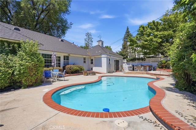 227 El Cerrito, Bakersfield, CA 93305