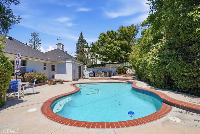 227 El Cerrito, Bakersfield, CA 93305