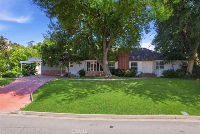 227 El Cerrito, Bakersfield, CA 93305
