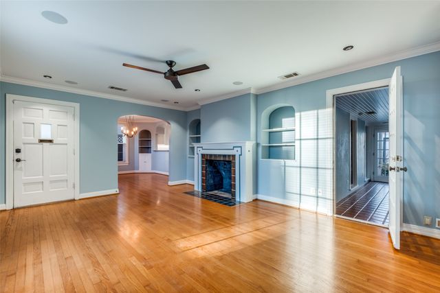 818 Valencia Street, Dallas, TX 75223