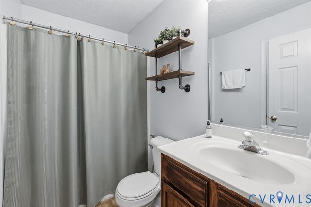 504 Gloucester Dr, Ruther Glen, VA 22546