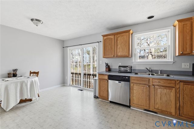 504 Gloucester Dr, Ruther Glen, VA 22546