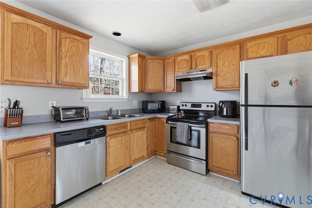 504 Gloucester Dr, Ruther Glen, VA 22546