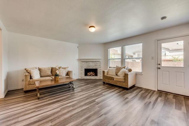 6916 Derbyshire Drive, Fort Worth, TX 76137