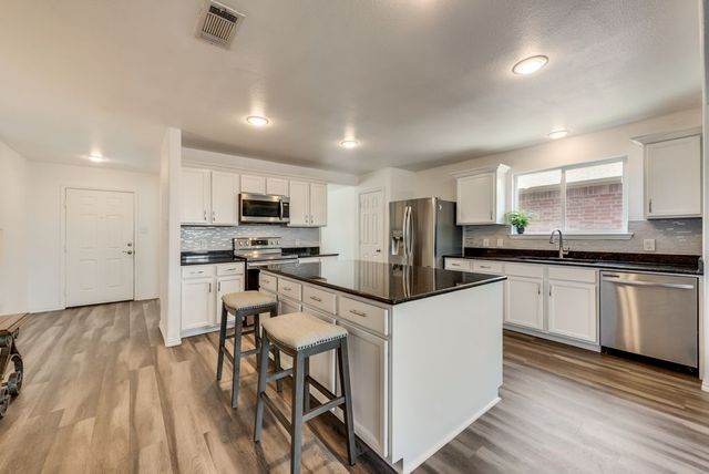 6916 Derbyshire Drive, Fort Worth, TX 76137