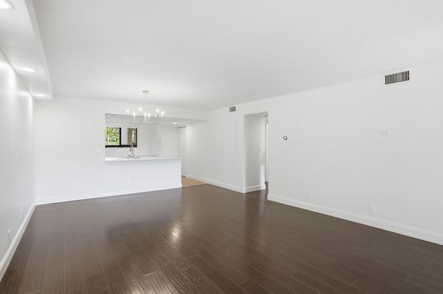 110 NW 70th Street 103, Boca Raton, FL 33487