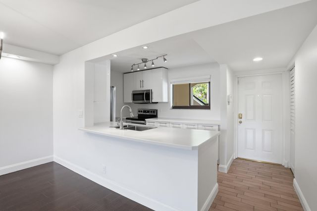 110 NW 70th Street 103, Boca Raton, FL 33487