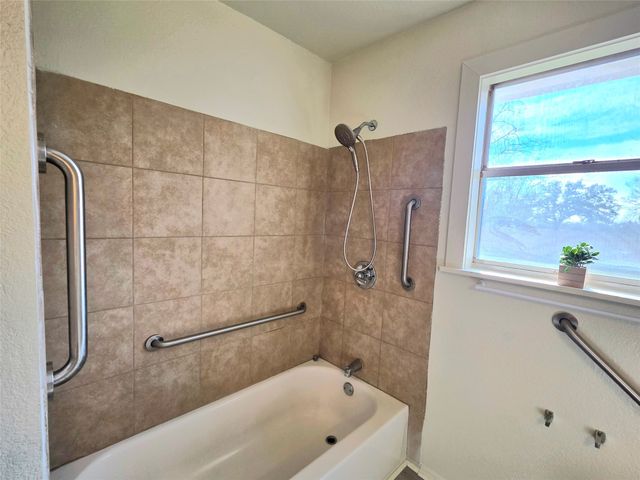 406 E Brazos Street, Groesbeck, TX 76642