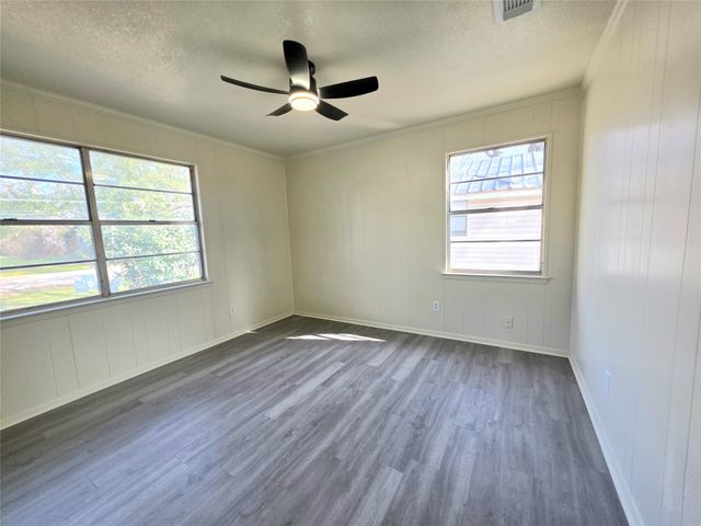 406 E Brazos Street, Groesbeck, TX 76642