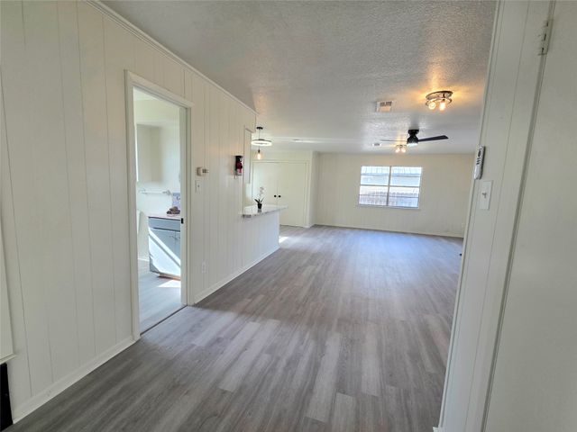 406 E Brazos Street, Groesbeck, TX 76642