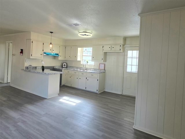 406 E Brazos Street, Groesbeck, TX 76642