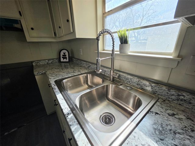 406 E Brazos Street, Groesbeck, TX 76642