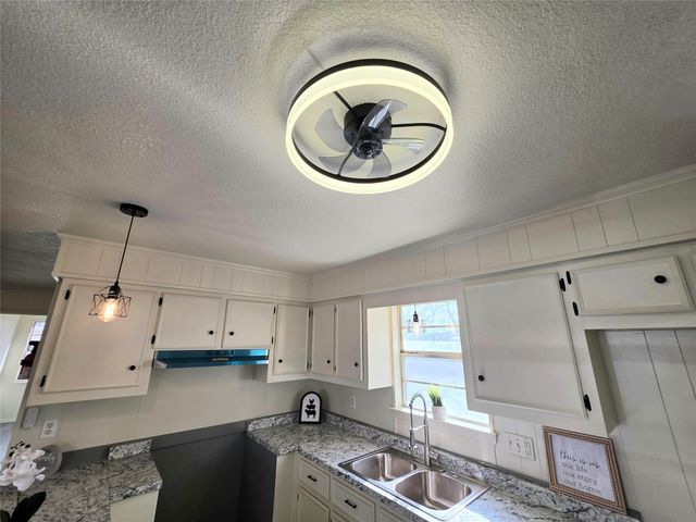 406 E Brazos Street, Groesbeck, TX 76642