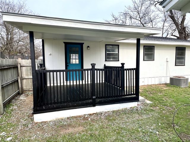406 E Brazos Street, Groesbeck, TX 76642
