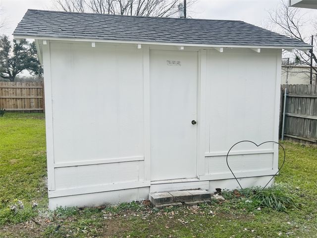 406 E Brazos Street, Groesbeck, TX 76642