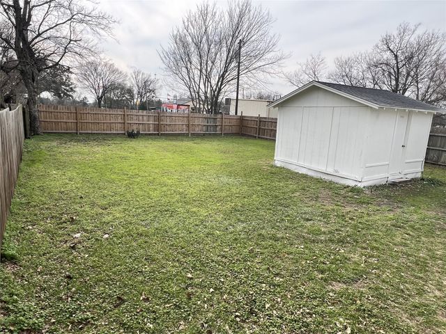 406 E Brazos Street, Groesbeck, TX 76642