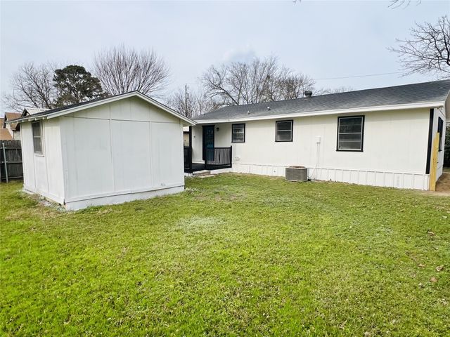 406 E Brazos Street, Groesbeck, TX 76642