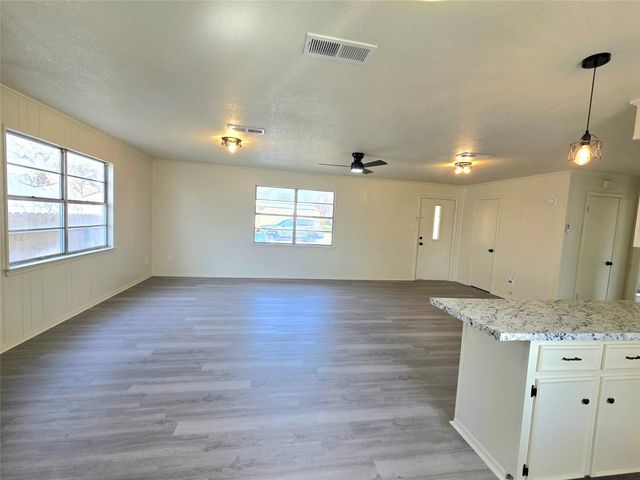 406 E Brazos Street, Groesbeck, TX 76642