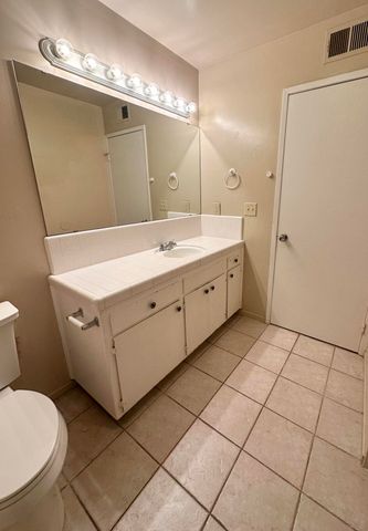 2350 S Dollner Street, Visalia, CA 93277