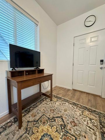 2350 S Dollner Street, Visalia, CA 93277