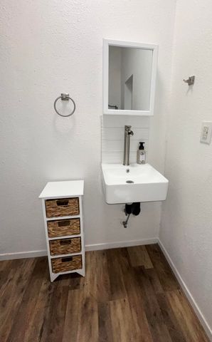 2350 S Dollner Street, Visalia, CA 93277