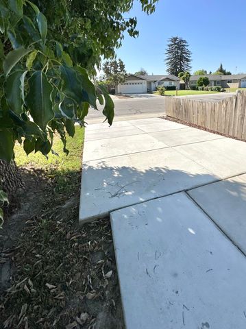 2350 S Dollner Street, Visalia, CA 93277