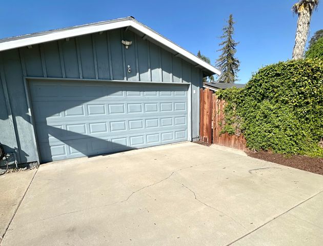 2350 S Dollner Street, Visalia, CA 93277