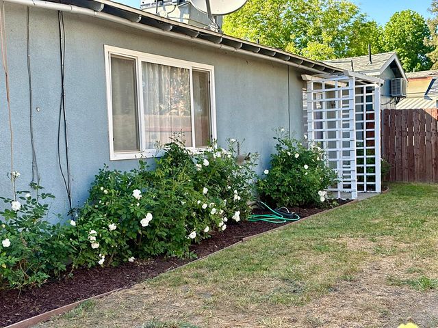 2350 S Dollner Street, Visalia, CA 93277