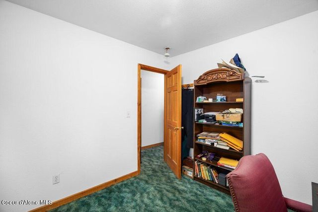 681 Hummingbird LN, Blanchard, ID 83804