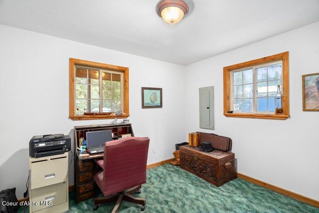 681 Hummingbird LN, Blanchard, ID 83804