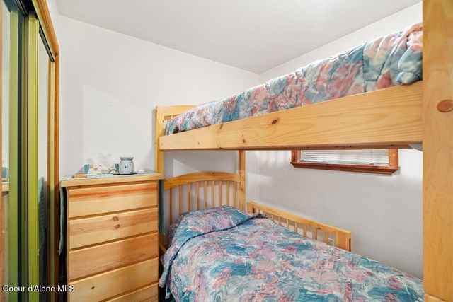 681 Hummingbird LN, Blanchard, ID 83804