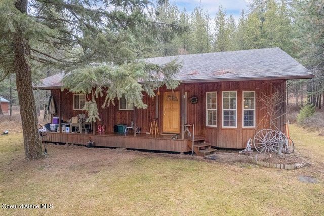 681 Hummingbird LN, Blanchard, ID 83804