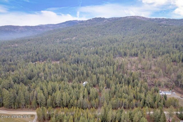 681 Hummingbird LN, Blanchard, ID 83804