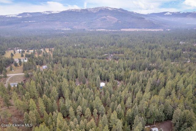 681 Hummingbird LN, Blanchard, ID 83804