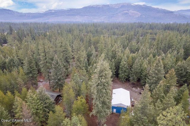 681 Hummingbird LN, Blanchard, ID 83804